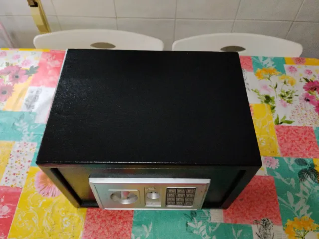 Caja Fuerte Digital Negra y Plateada