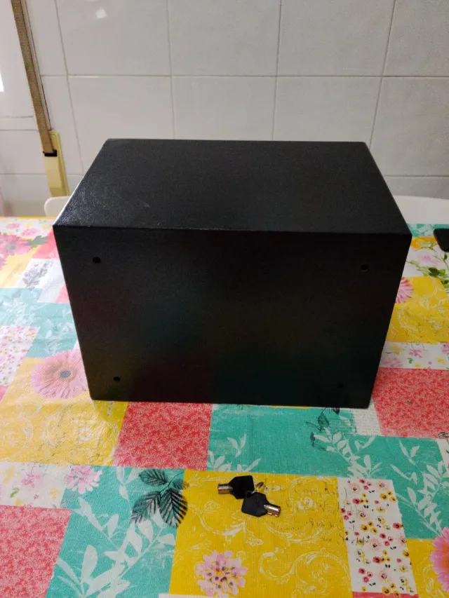 Caja Fuerte Digital Negra y Plateada