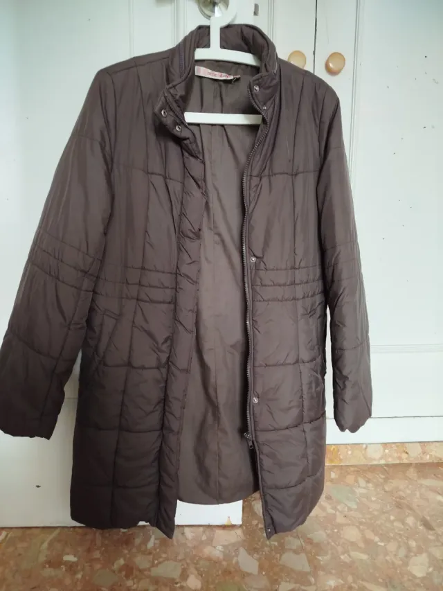 Plumífero largo mujer Nice Things marrón