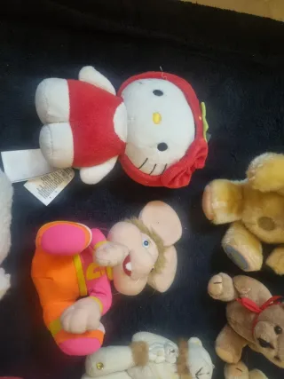 Peluche e giocattoli vecchi. Vendo ogni uno 2 euro