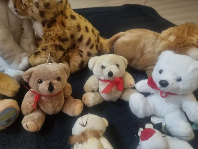 Peluche e giocattoli vecchi. Vendo ogni uno 2 euro