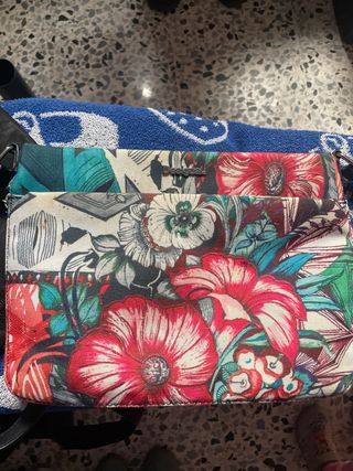 Bolso bandolera Desigual estampado floral