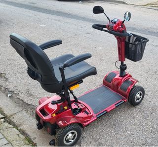 Scooter de movilidad reducida rojo
