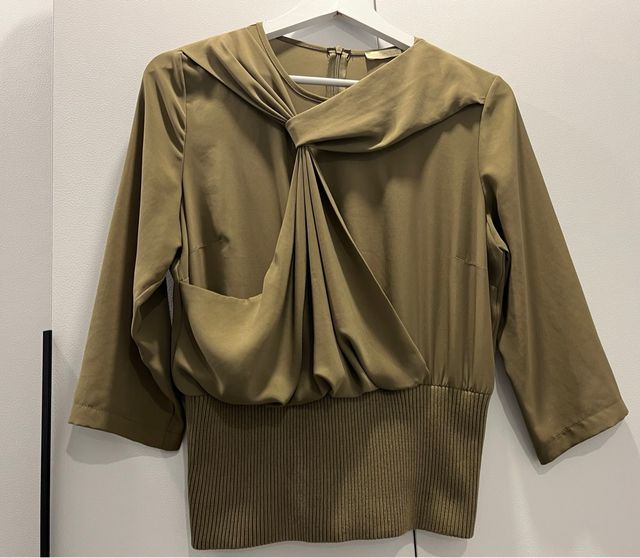 Blusa Favori Talla 40 Verde Oliva impecable