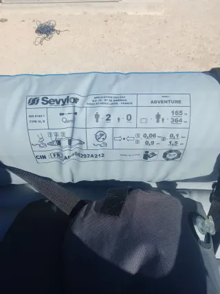 Kayak hinchable Sevylor con remos