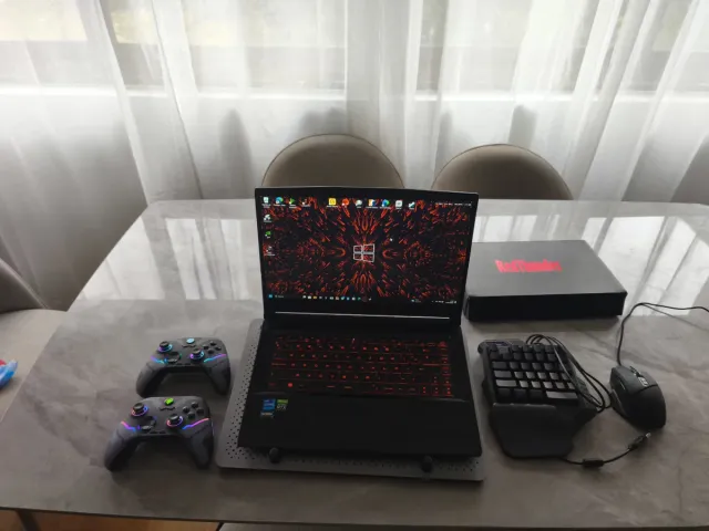 MSI GF63 Thin 11UC+mandos + base + teclado + raton