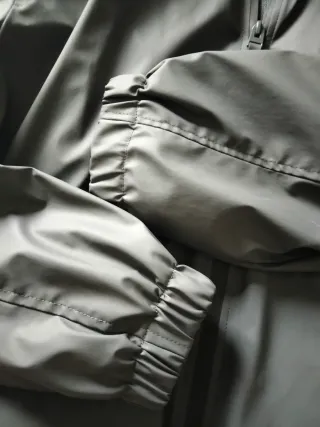 Chaqueta gris de Zara Man.