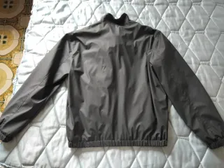 Chaqueta gris de Zara Man.