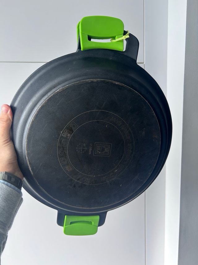 Paellera Negra con Mangos Verdes