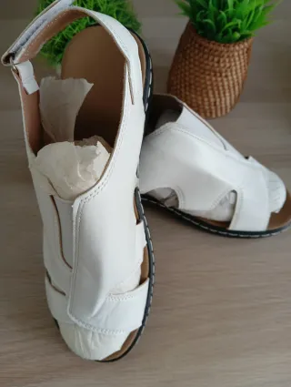 Sandalias cómodas blancas