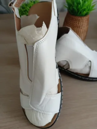 Sandalias cómodas blancas