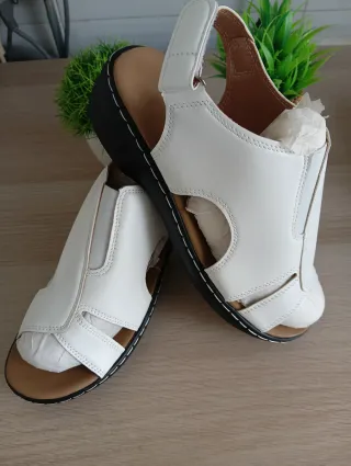 Sandalias cómodas blancas