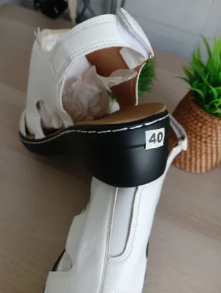 Sandalias cómodas blancas
