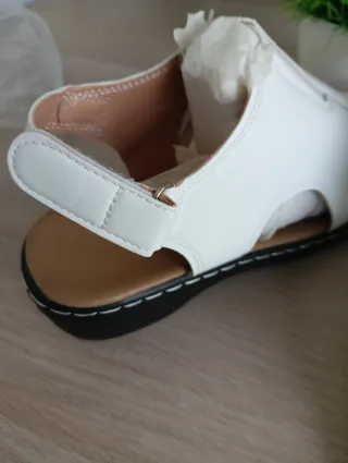 Sandalias cómodas blancas