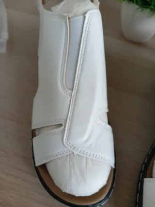 Sandalias cómodas blancas