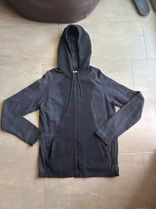 Chaqueta chándal gris y negra