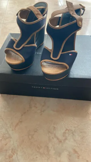 Sandali con zeppa Tommy Hilfiger blu e cuoio