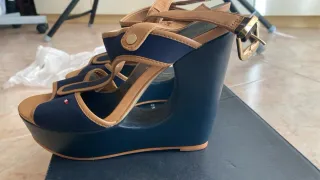 Sandali con zeppa Tommy Hilfiger blu e cuoio