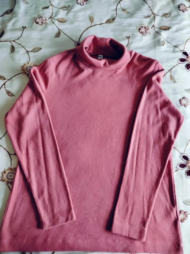 Camiseta Uniqlo cuello alto rosa Talla XL