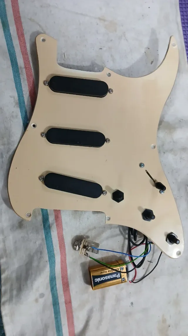 Golpeador Seymour Duncan active Stratocaster