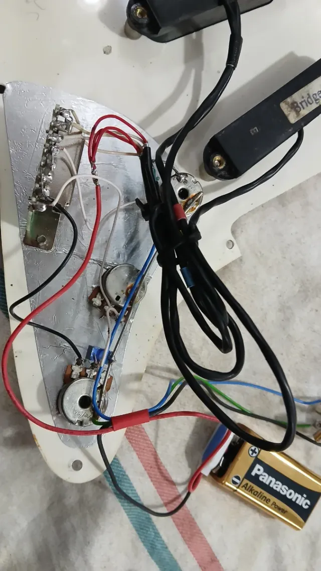 Golpeador Seymour Duncan active Stratocaster