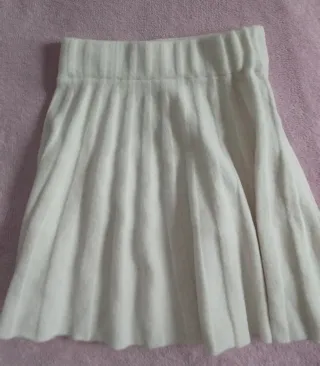 Falda de punto lana color blanco tirando a crema