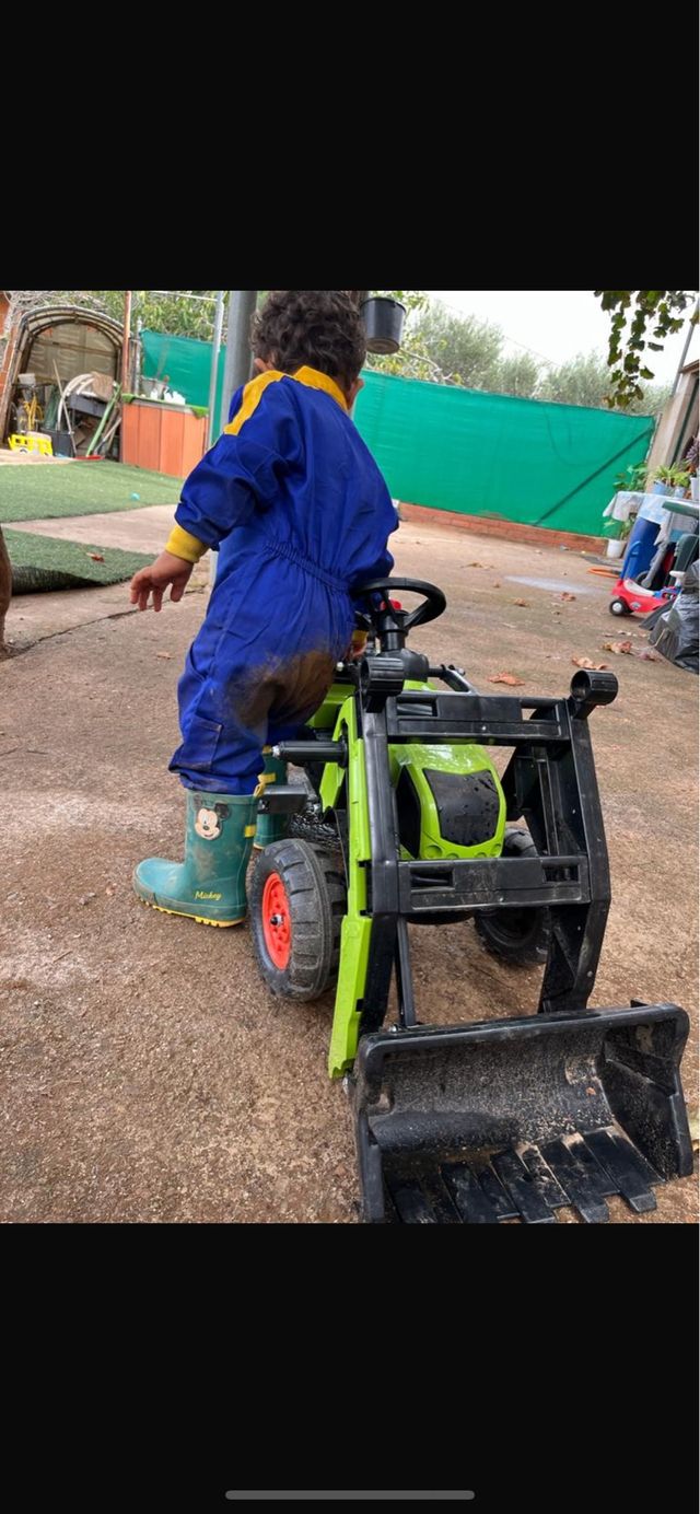 Tractor infantil a pedales