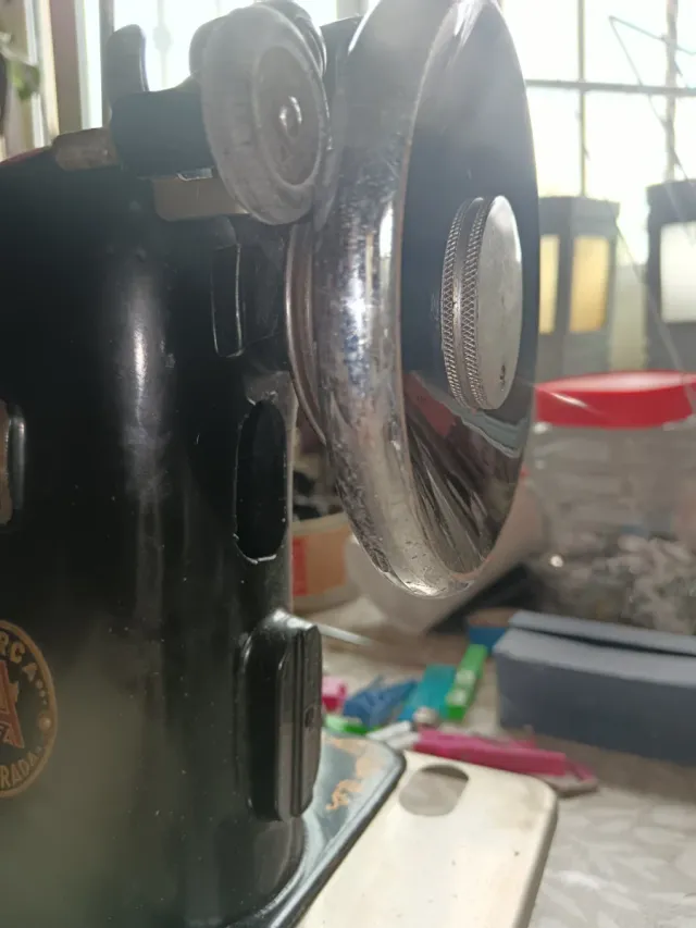 Máquina de coser Alfa antigua