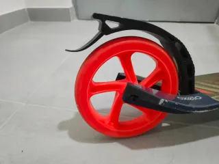 Patinete infantil Oxelo negro y naranja