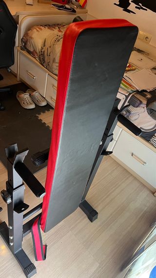 Banco de pesas con mancuernas y barra