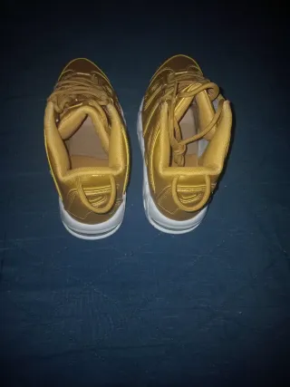 Nike Air Uptempo Doradas y Blancas