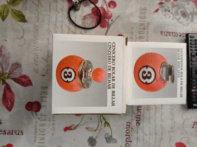 Lote 2 Accendini a Forma di Palla da Biliardo