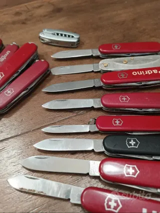Lotto coltelli multiuso 13 Victorinox