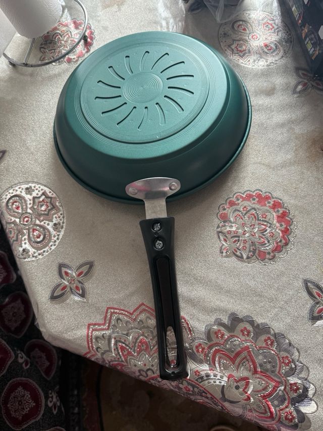 Sartén nueva a estrenar  grande funciona muy bien