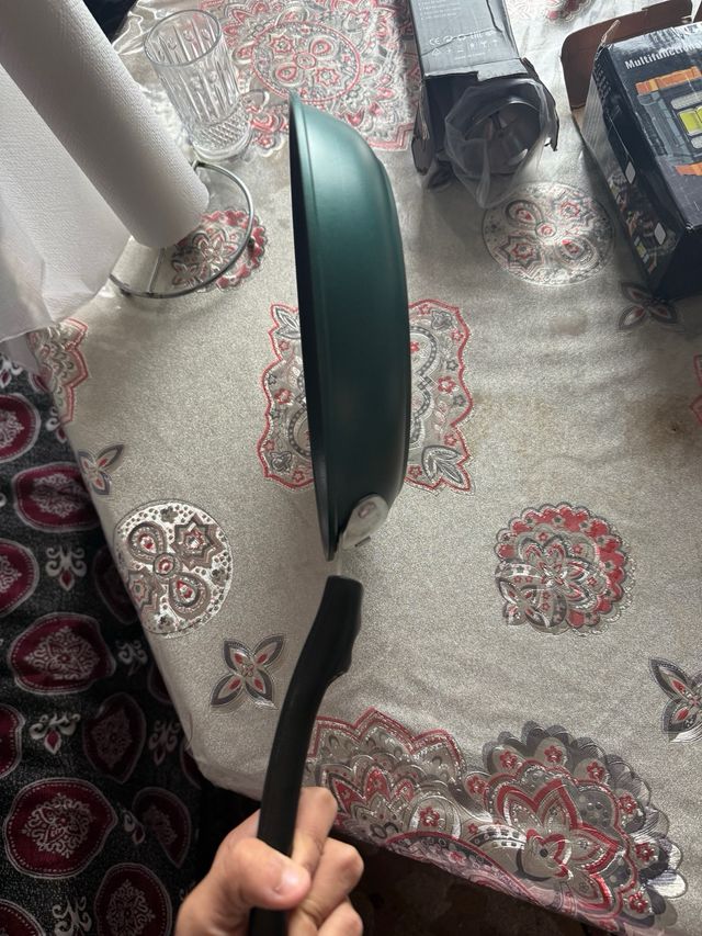 Sartén nueva a estrenar  grande funciona muy bien