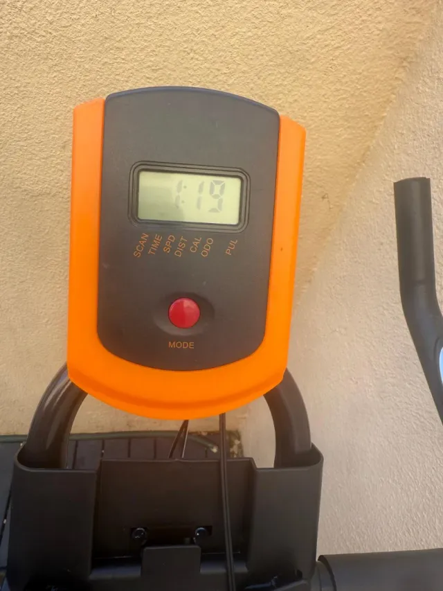 Bicicleta Estática Negra y Naranja