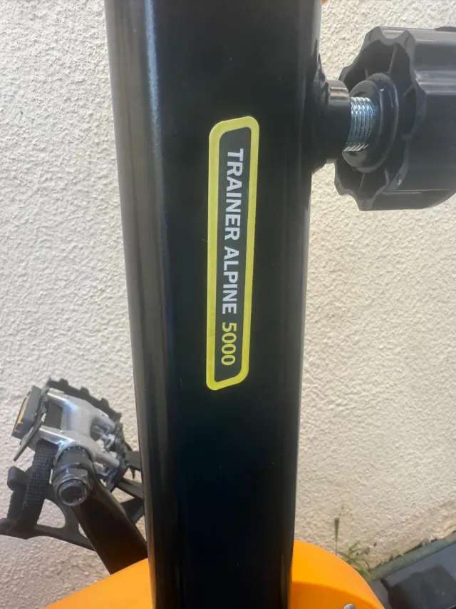 Bicicleta Estática Negra y Naranja