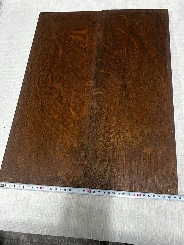 Coppia di pannelli decorativi in legno intagliati