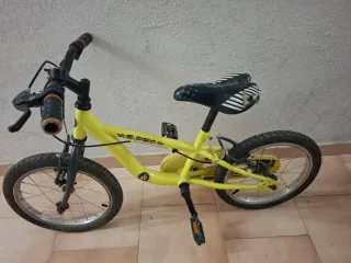 Bicicleta infantil amarilla
