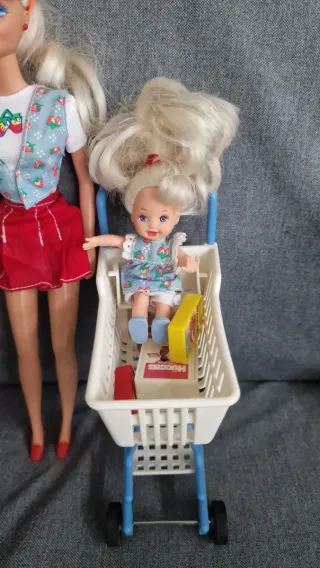 Barbie y Shelly de compras
