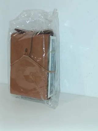 Cartas de póker con funda de cuero