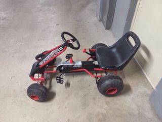 Pareja de karts a pedales rojos