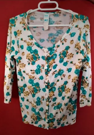 Cárdigan Bershka flores talla M