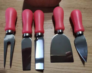 Set 5 Coltelli Formaggio con Ceppo Legno
