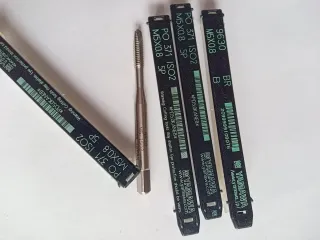 Lotto 4 maschi M5x0.8 Yamawa