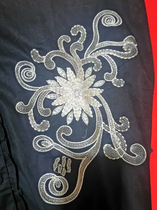 Camisa larga fiesta bordada negra y dorada