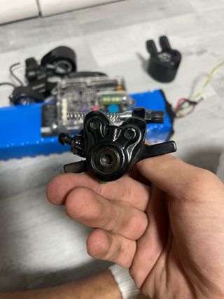 Pinza de freno para patinete eléctrico