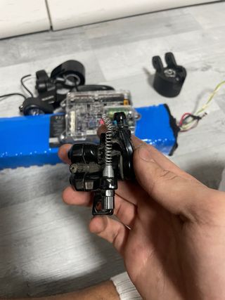 Pinza de freno para patinete eléctrico