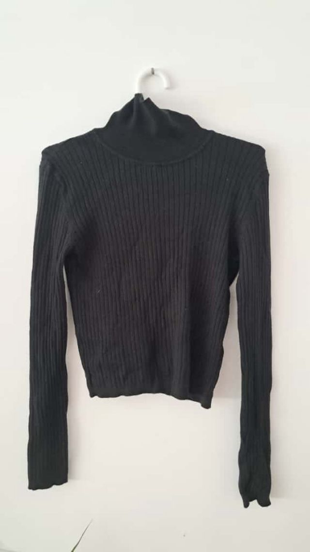 Jersey negro manga larga cuello alto