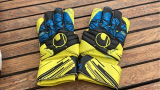 Guantes de portero Uhlsport para niños y adultos.